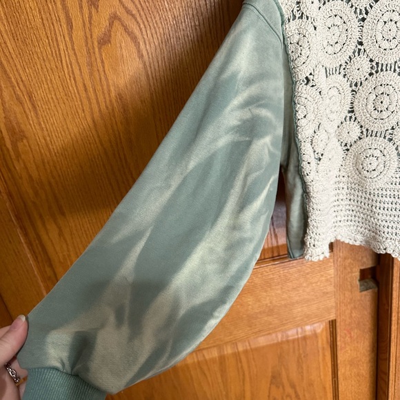 Gimmicks by BKE Green and Cream Crochet Sweatshirt - Picture 6 of 8